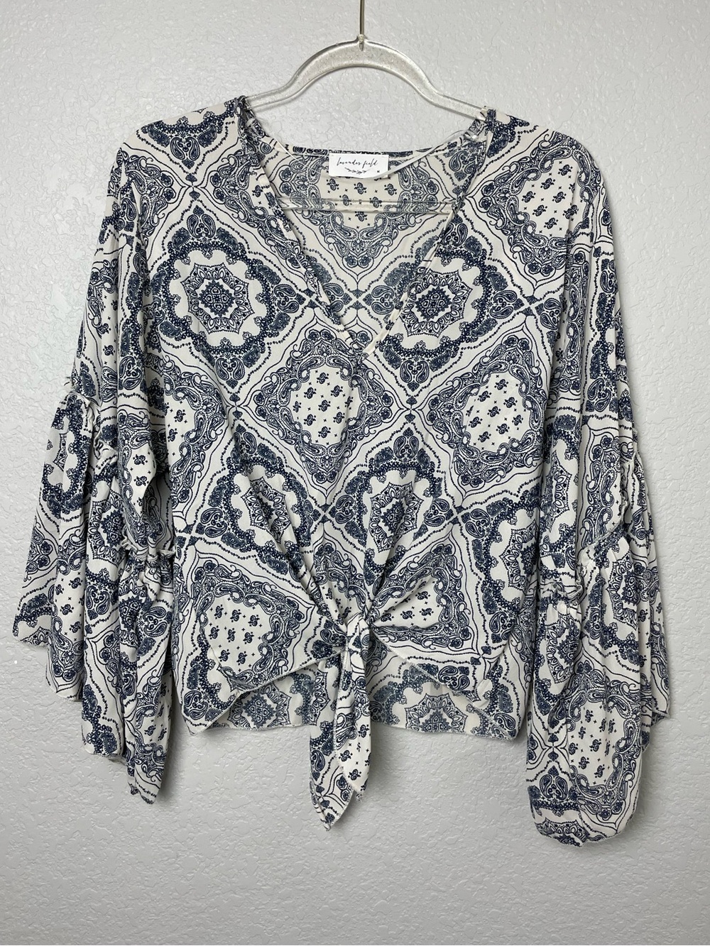 lavender field White & Navy Western Tie-Front Printed Blouse Size M